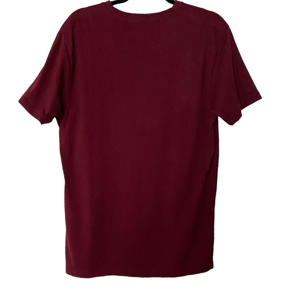 NEW Yeti American Flag T-shirt Burgundy Size Large Casual Outdoor Shirt - Picture 2 of 3